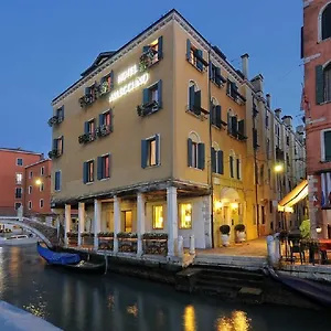 arlecchino-venice.hotelinveneto.com/